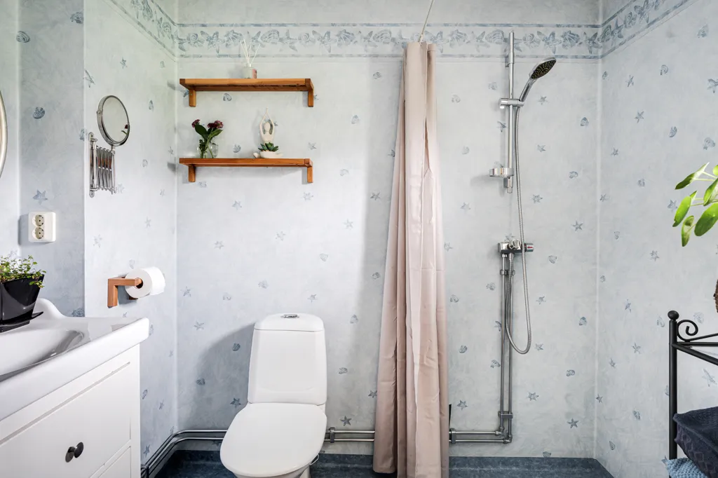 Salles de bain - Terraced House with Garden in Kvarnbacken