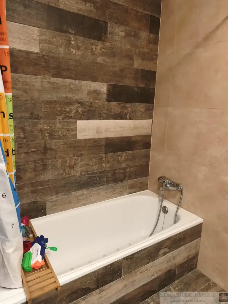 Baños - Piso con balcón en Parque Lineal, Albacete