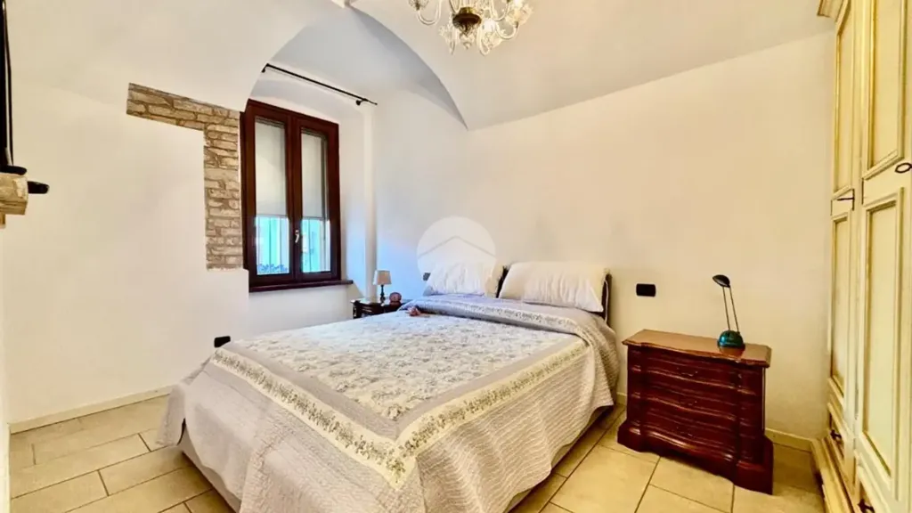 Chambres - Rustic Trilocale with Vaulted Ceiling in Desenzano del Garda