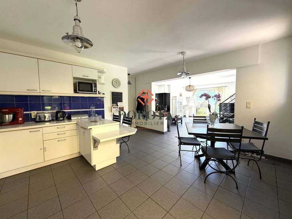 Cuisine - Maison de Luxe avec Vue Panoramique à Lumbin