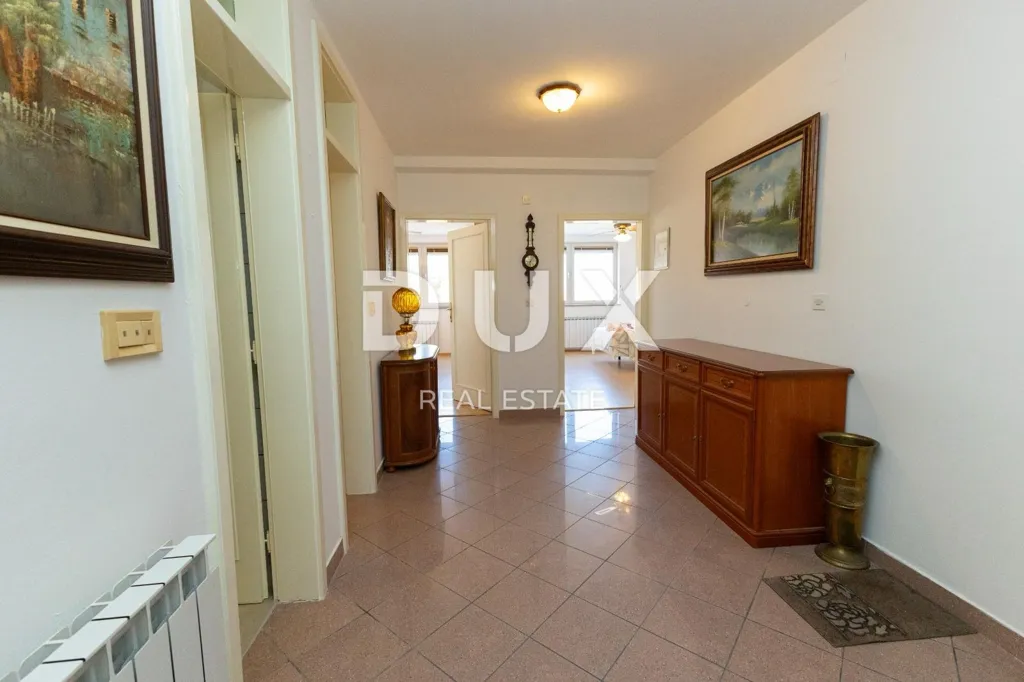 Entrée - Spacious Apartment with Balcony in Pula