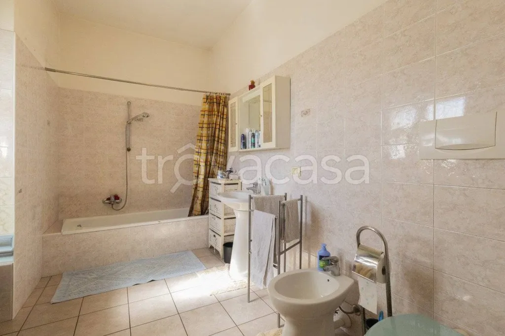 Salles de bain - Commercial Property with Shops in Ghemme
