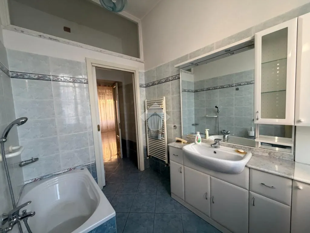 Vannitoad - 3-Room Apartment with Balcony in Broni