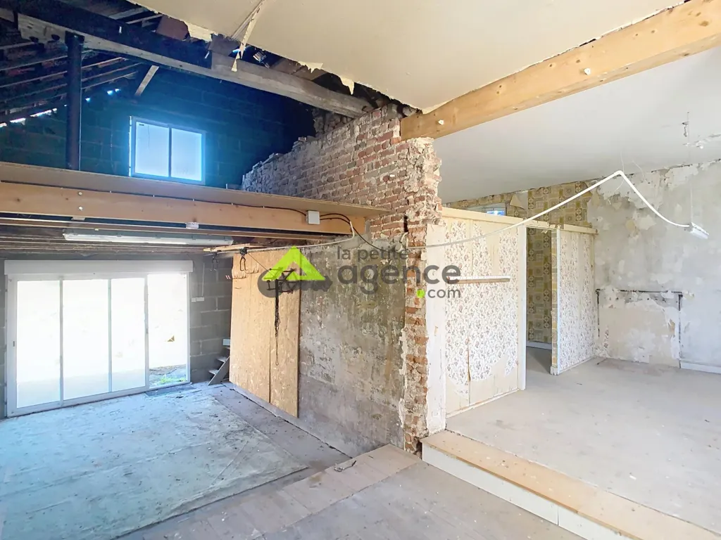 Garage - Ensemble Immobilier à Rénover avec Terrasse à Aubusson