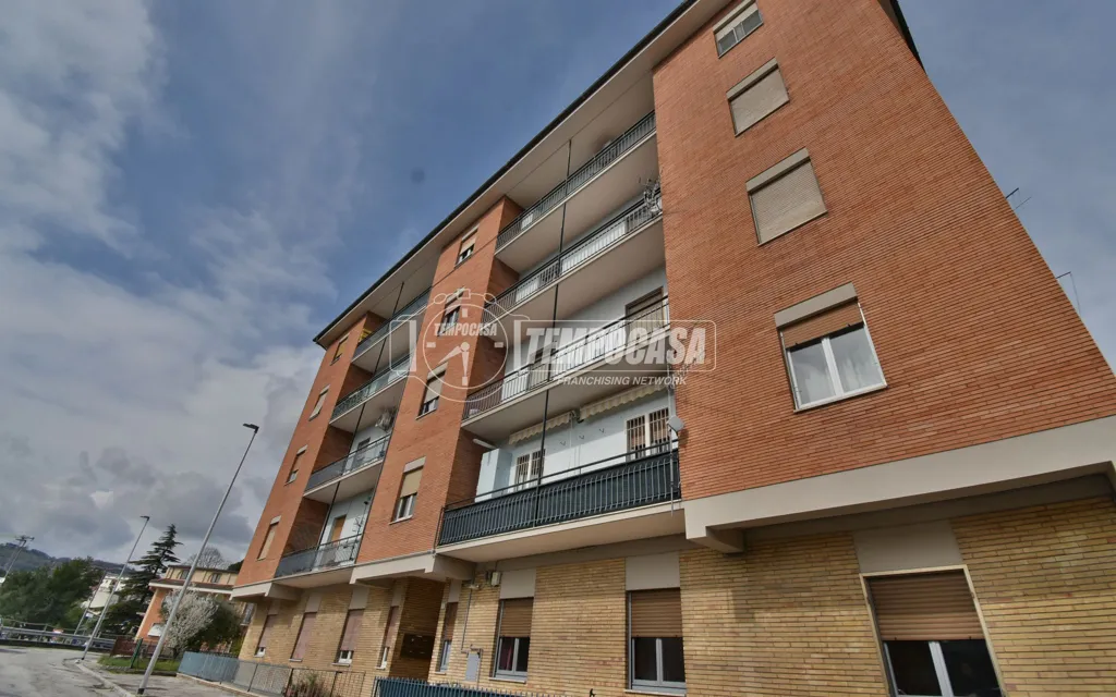 Esterno - Duplex con due balconi in zona semicentrale a Tolentino
