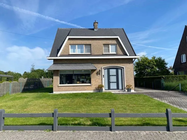 Villa avec Garage et Jardin à Kalfort