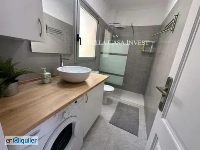 Vannitoad - Modern Apartment with Balcony in Martínez District