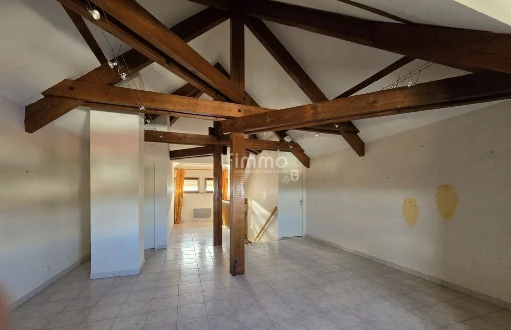 Pièces - Maison à Rénover avec Vue Dégagée à Épinal