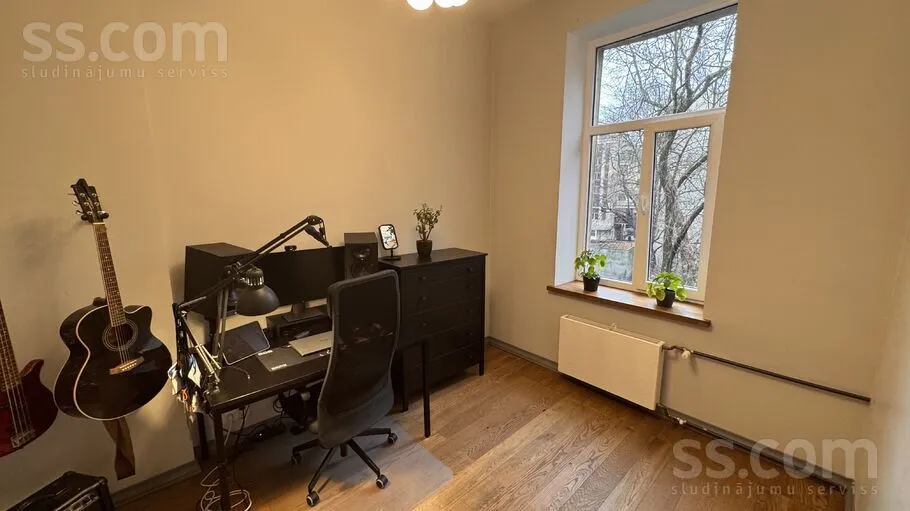 Bureau - 3-Bedroom Apartment with Isolated Bedrooms in Riga Centre