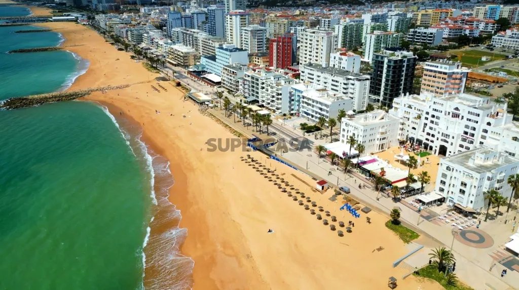 3-Bedroom Flat with Sea View in Loulé