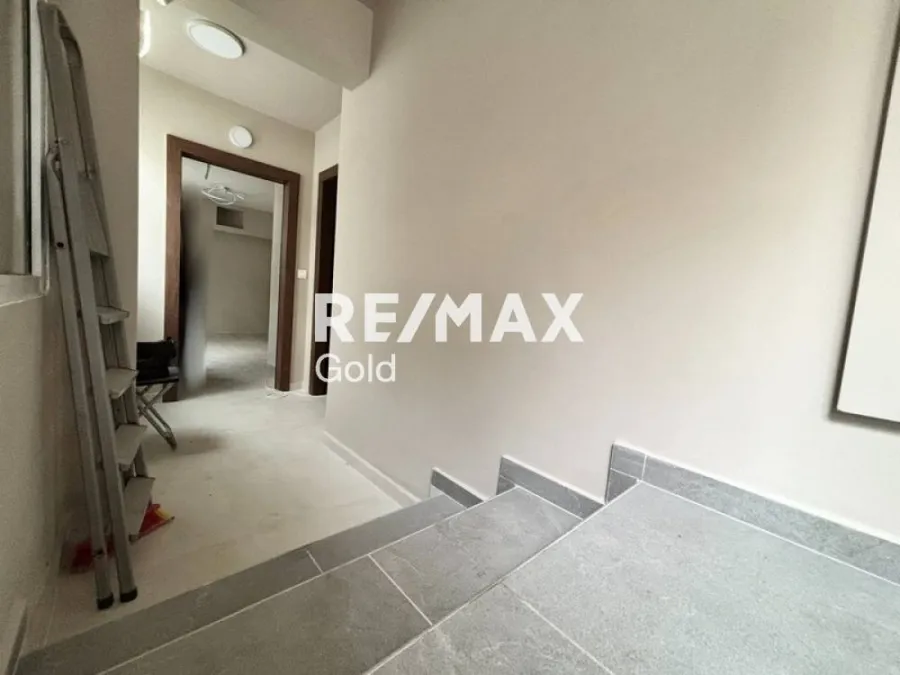 Esik - Renovated Studio with Balcony in Thessaloniki