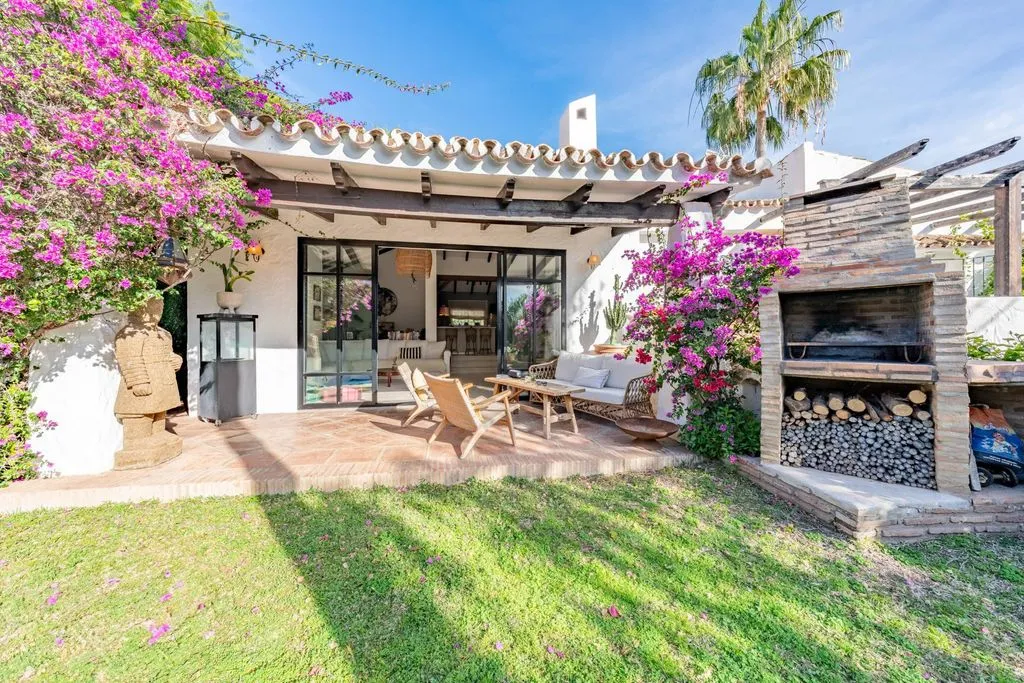 Terrace - Renovated Villa with Pool in Atalaya, Estepona