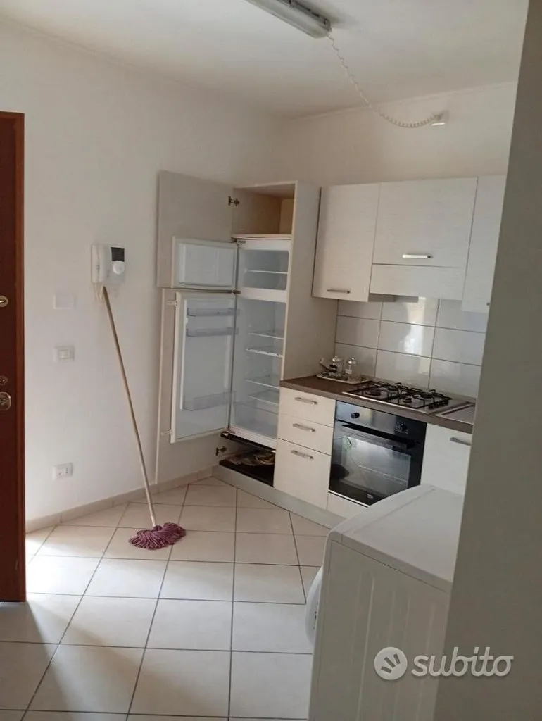 Köök - Armed Two-Bedroom Apartment in Pomezia