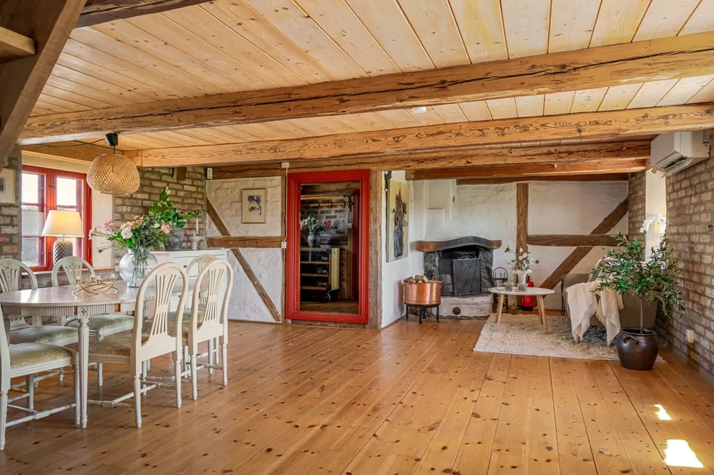 Söögituba - Historic Cross-Vaulted Farmhouse with Restaurant in Halland