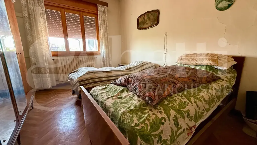 Chambres - Detached House with Edificabile Land in Boara Polesine