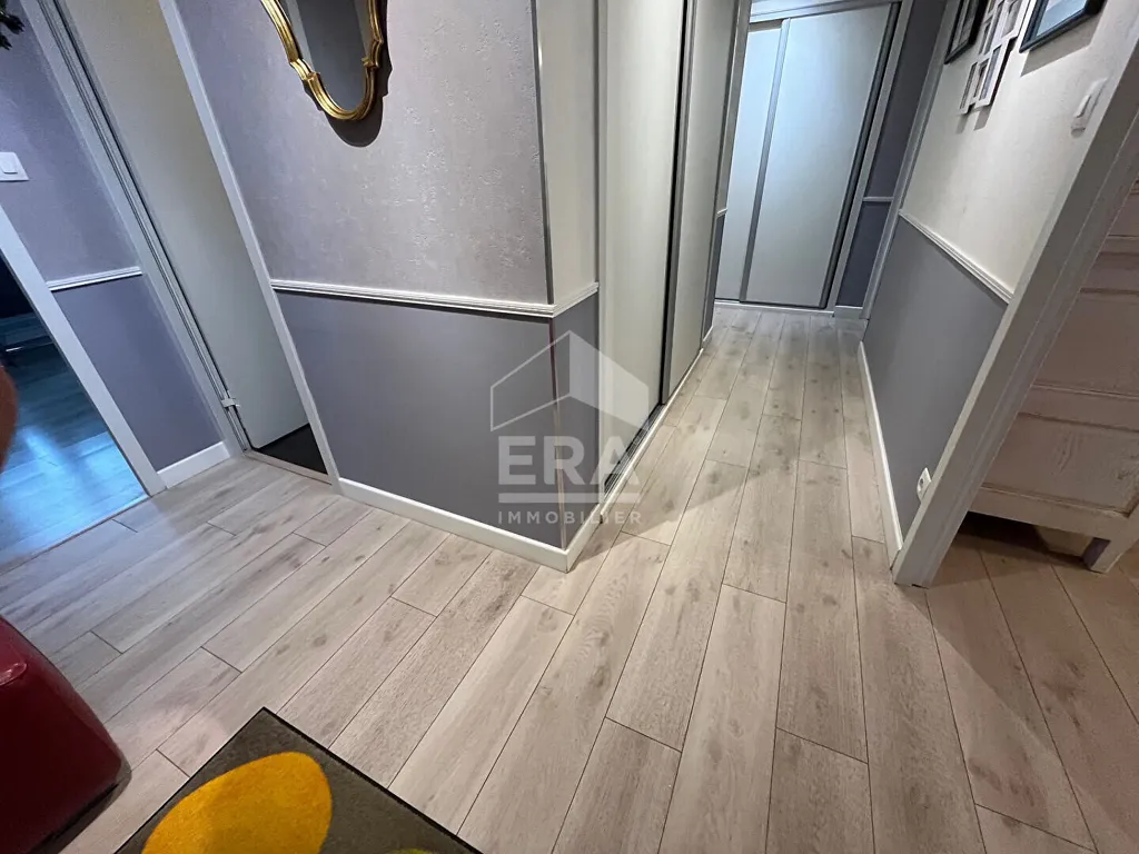 Esik - Apartment with Balcony in Le Mans
