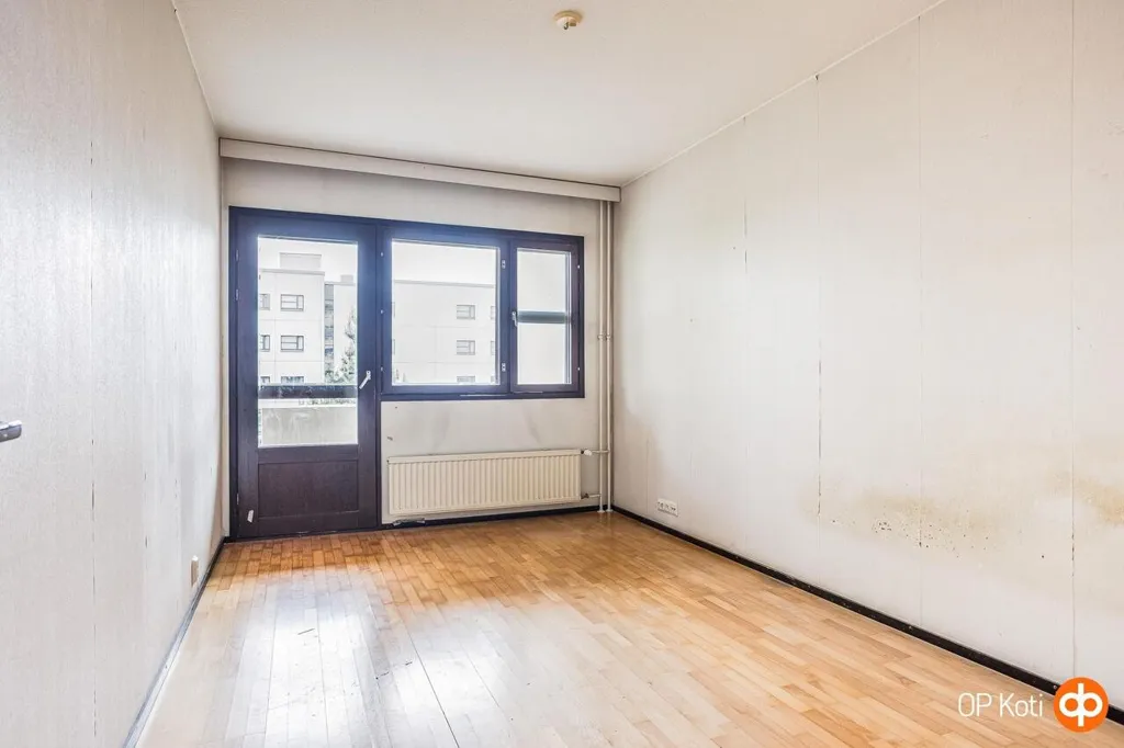 Pièces - Apartment with Balcony in Quiet District
