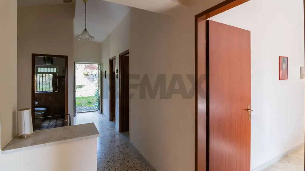 Esik - Bifamiliar Villa with Garden in Piazza Armerina