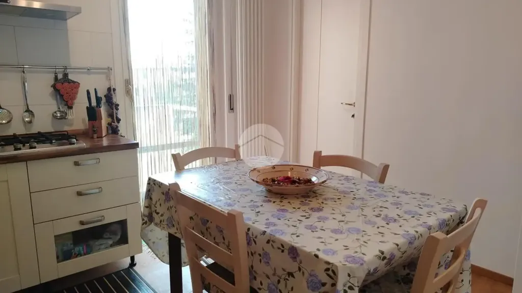 Salle à manger - Rustic Penthouse with Balcony in Parma