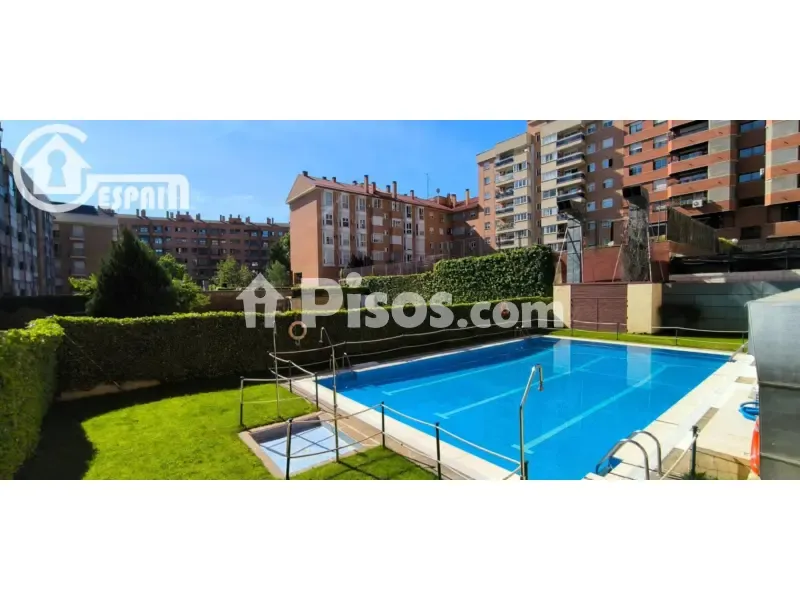 Bassein - Duplex with Private Garage in Madrid