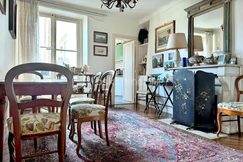 Salle à manger - Appartement Luxe avec Triple Exposition à Paris