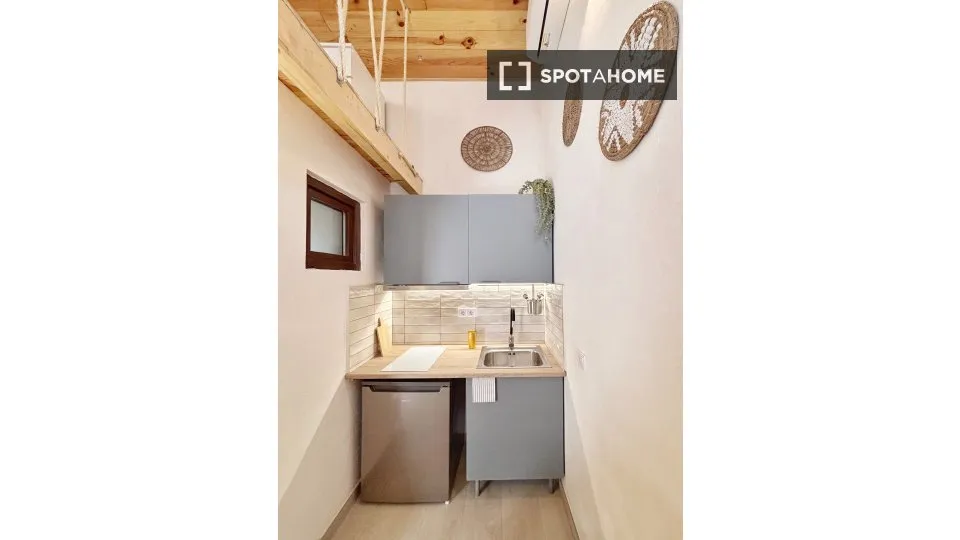 Cuisine - Studio with Balcony in Valencia