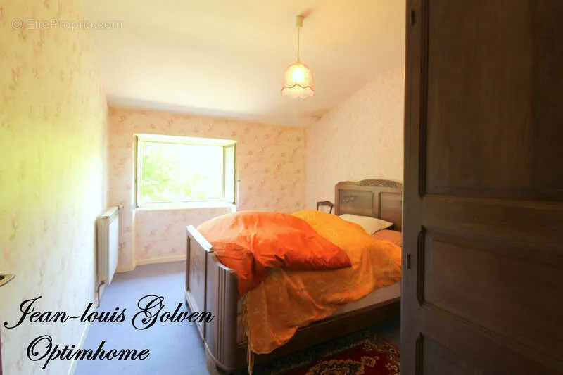 Chambres - Maison à Rénover avec Jardin à Saint-Ygest