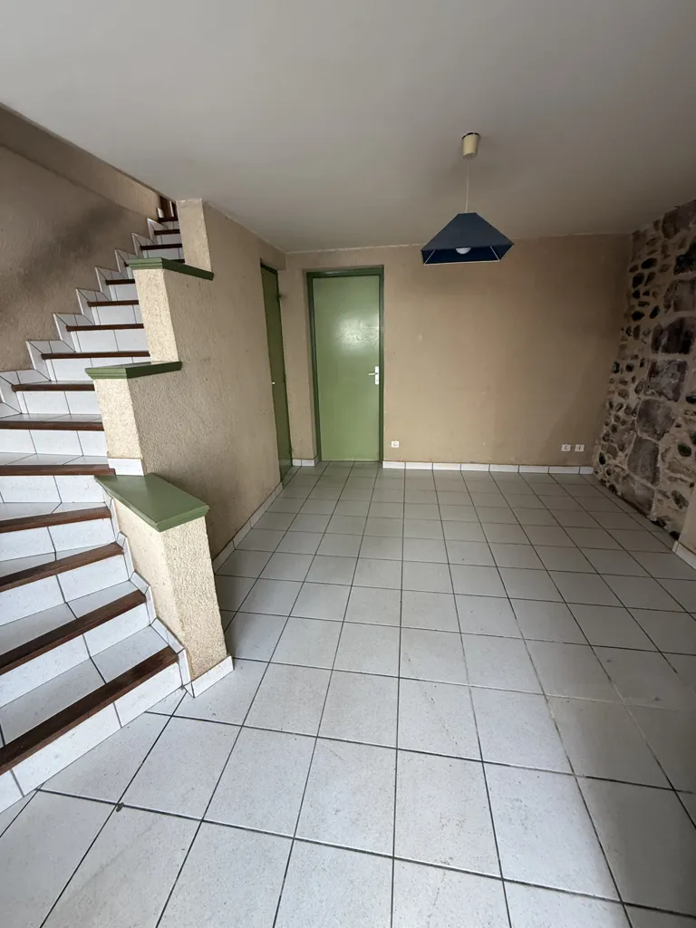 Elutuba - Village House with Terrace in Saint-Côme-d'Olt
