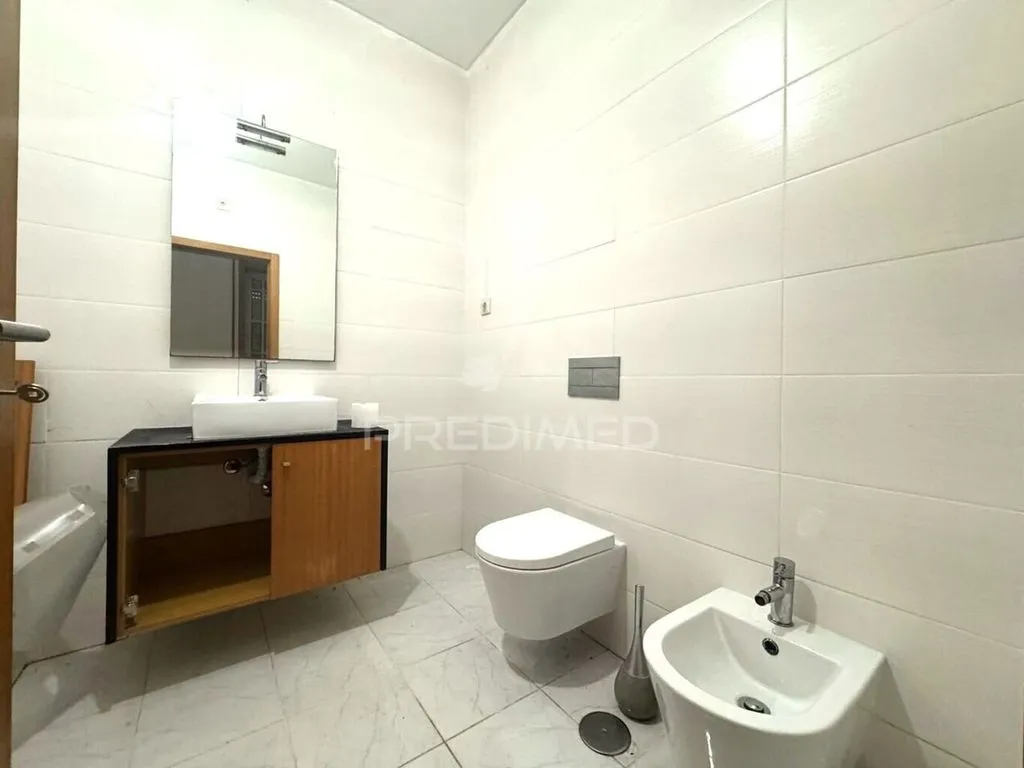 Vannitoad - Luxury House with 11 Hectares in Guimarães
