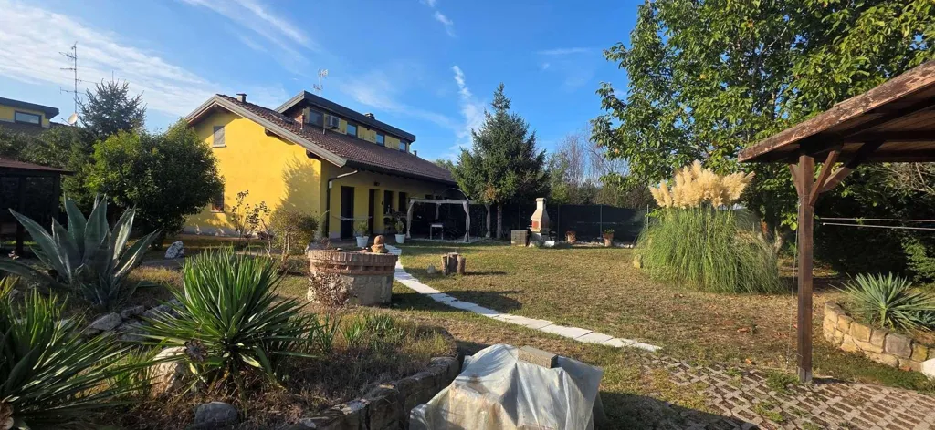Aed - Bifamiliar Villa with Private Garden in Rubiera