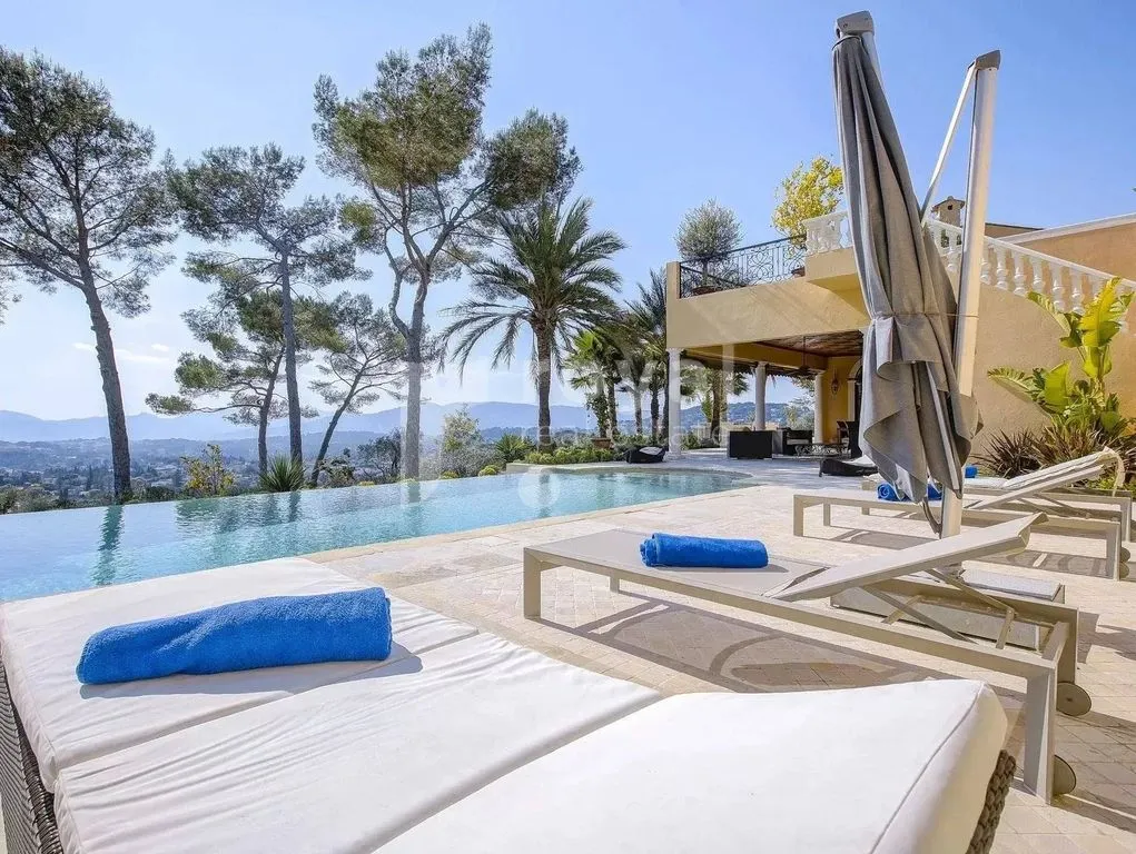 Piscine - Villa Luxueuse avec Piscine à Mougins