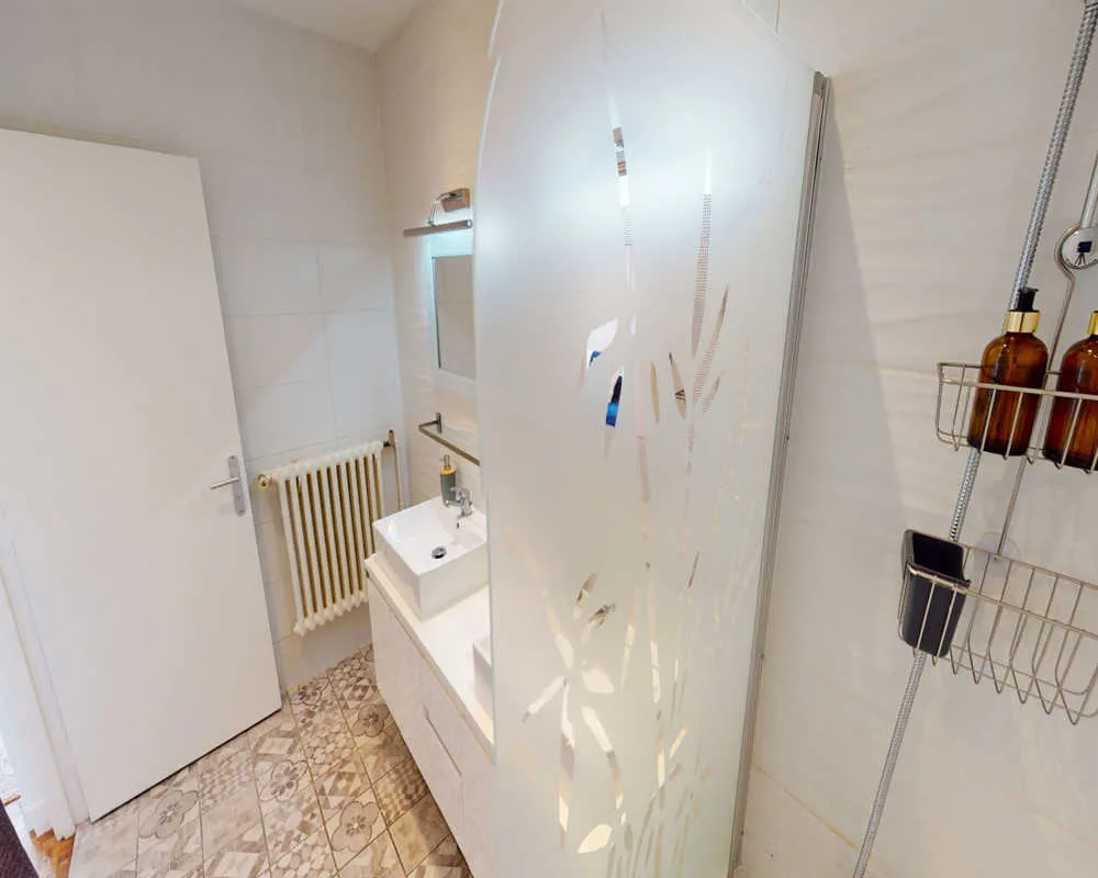 Salles de bain - Chambre Meublée à Courbevoie, Proche Métro