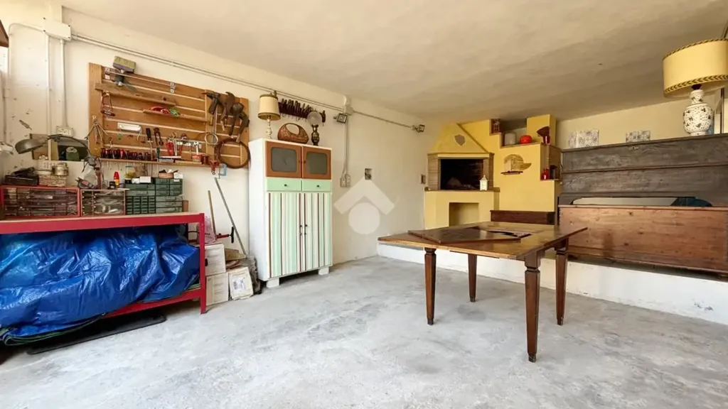 Garage - Independent House with Garden in Prato