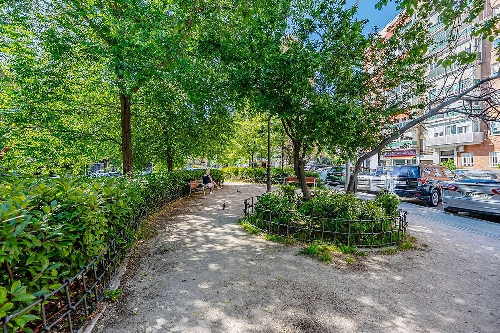 3-Bedroom Flat with Terrace in Aluche