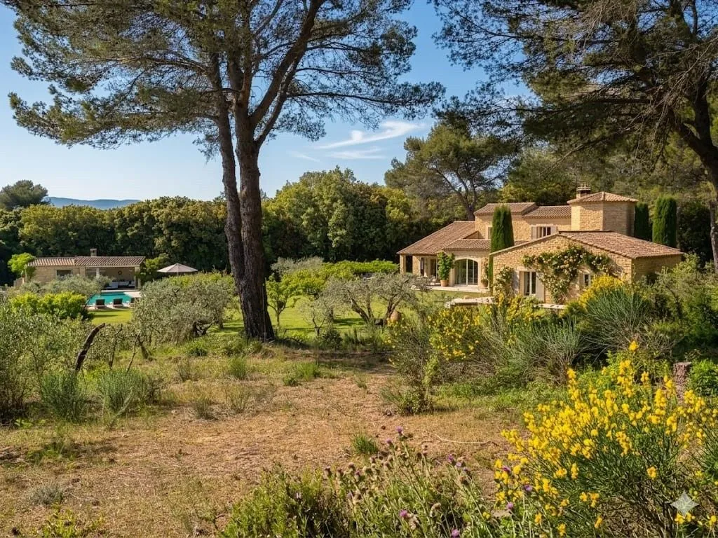 Garden - Luxury House with Pool in Les Baux de Provence