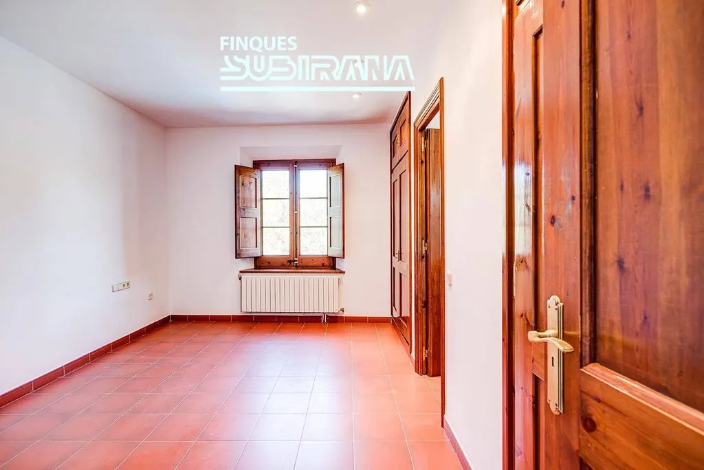 Entrée - Restored Farmhouse with Pool in Igualada