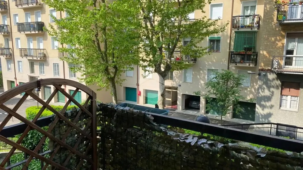 Balcon - First Floor Flat with Balcony in Milan South