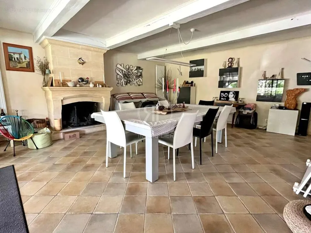 Sala da pranzo - Luxury House with Pool in Puisseguin