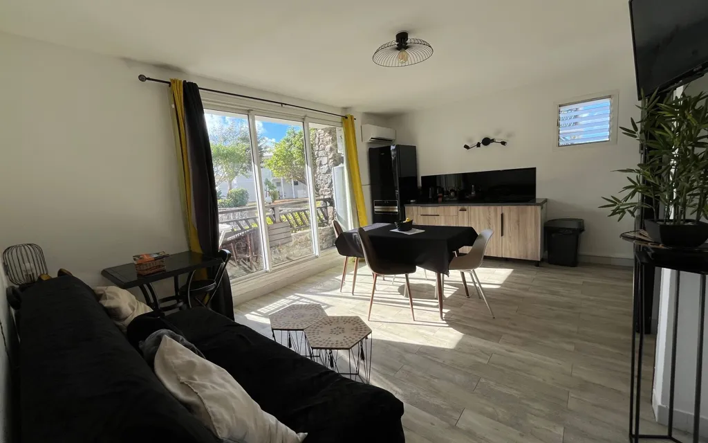 Séjour - Appartement Meublé avec Piscine à Saint-François