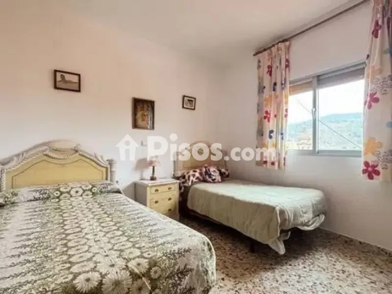 Chambres - Semi-detached House with Terrace in Loja