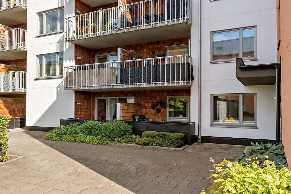 Extérieur - Spacious Three-Bedroom Flat with Garden in Björkris