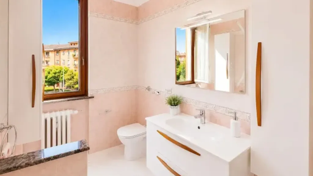 Vannitoad - Bright Trilocale with Balcony in Milan