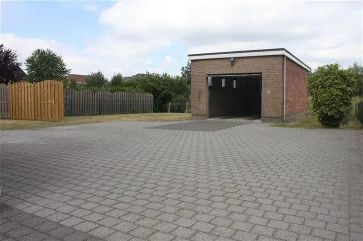 Villa avec Garage et Jardin à Kalfort