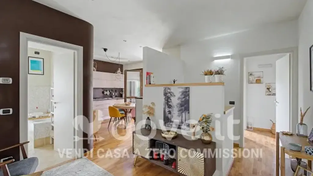 Soggiorno - Three-bedroom Apartment with Terrace in Parma
