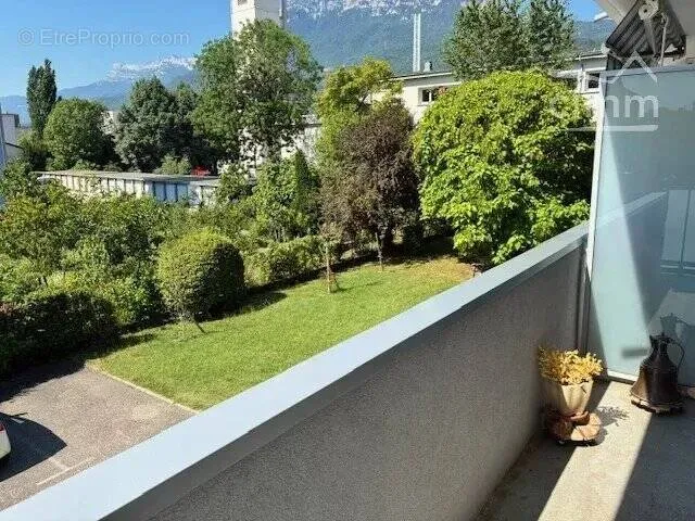 Balcon - Appartement T5 Traversant avec Balcon à Seyssins
