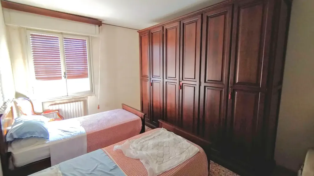 Chambres - 2-Bedroom Apartment with Balcony in Guastalla