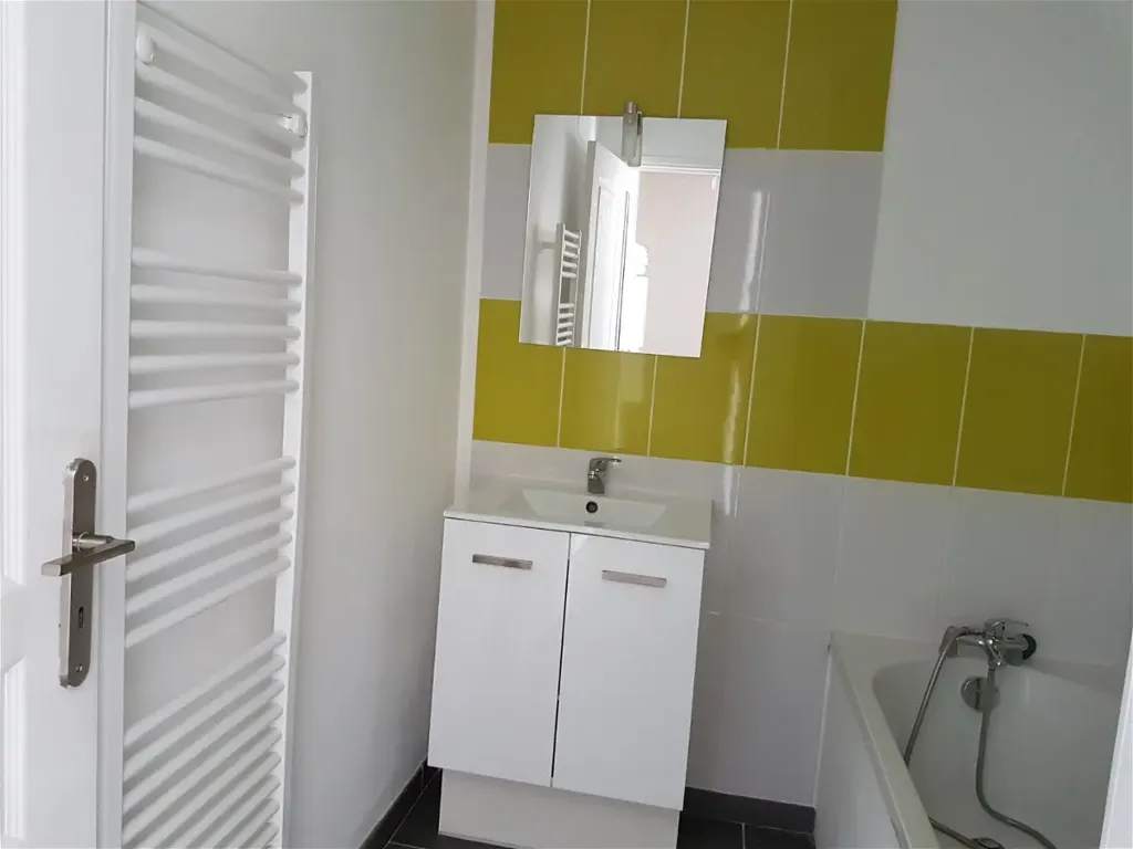 Salles de bain - Appartement Duplex dans Corps de Ferme à Maing