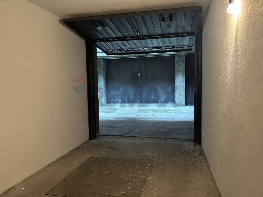 Garage - Single Garage with Metro Access in Rho