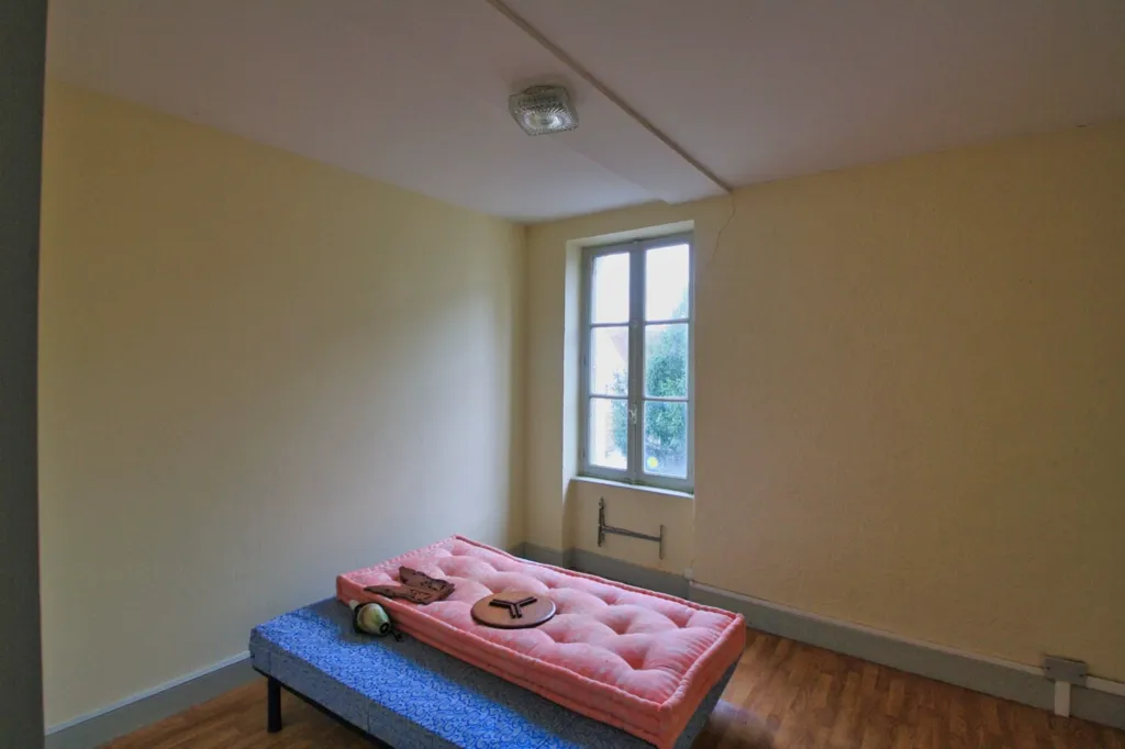 Chambres - Maison de Village avec Garage et Cour à Cusset