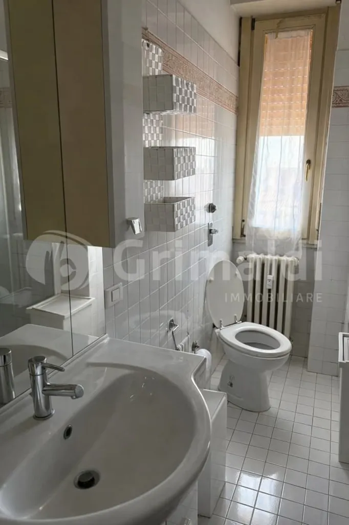 Salles de bain - 4-Bedroom Apartment with Panoramic Balconies in Monza